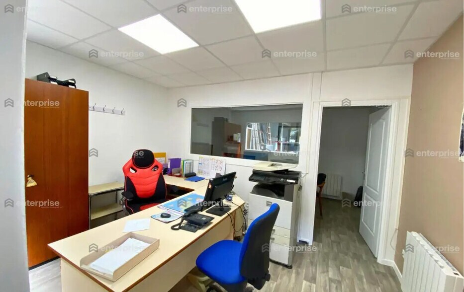 Flex in Lachelle for lease - Interior Photo - Image 3 of 4