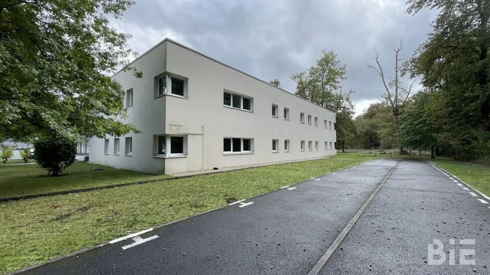 Office in Canéjan for lease - Building Photo - Image 3 of 7