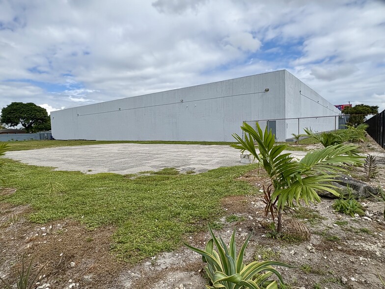 4401 Nw 167th St, Miami Gardens, FL for sale - Building Photo - Image 2 of 11