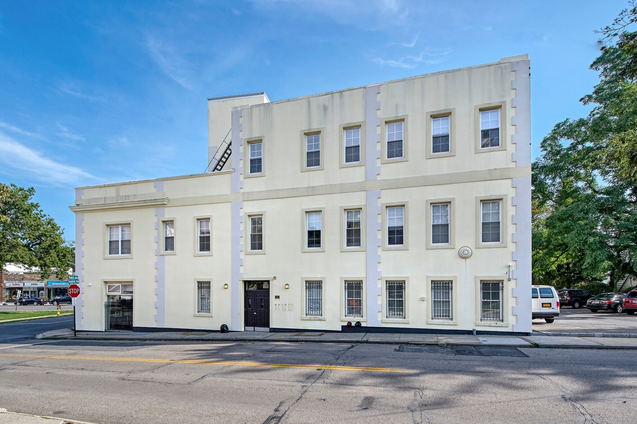 566 E Boston Post Rd, Mamaroneck, NY 10543 Commercial Building with