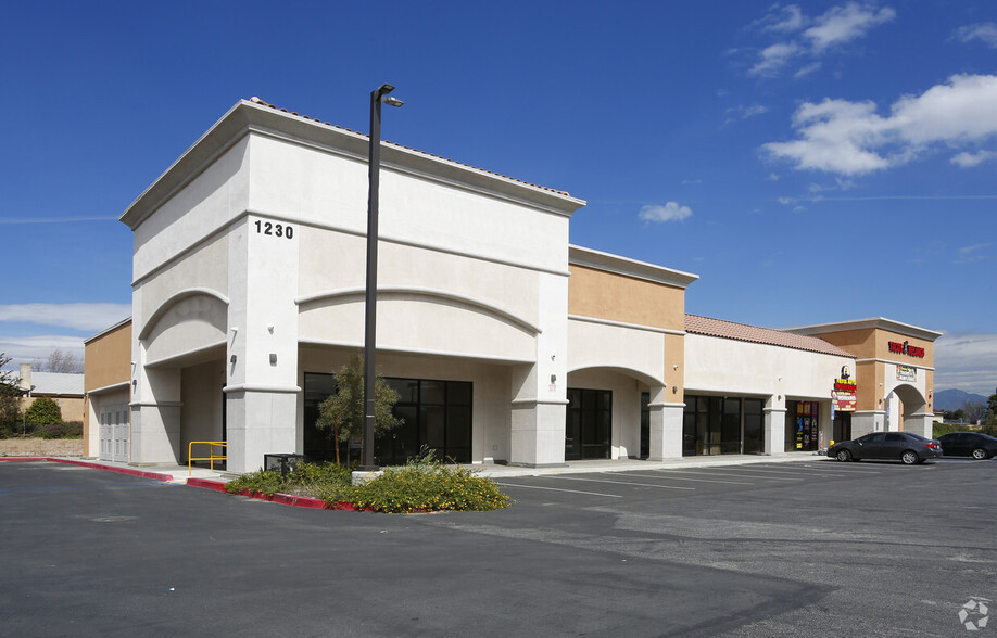 1230 W Foothill Blvd, Rialto, CA for lease - Building Photo - Image 3 of 4