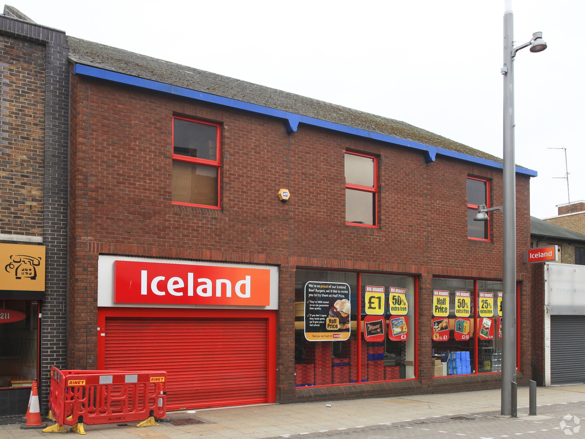 102-104 High St, London for sale Primary Photo- Image 1 of 1