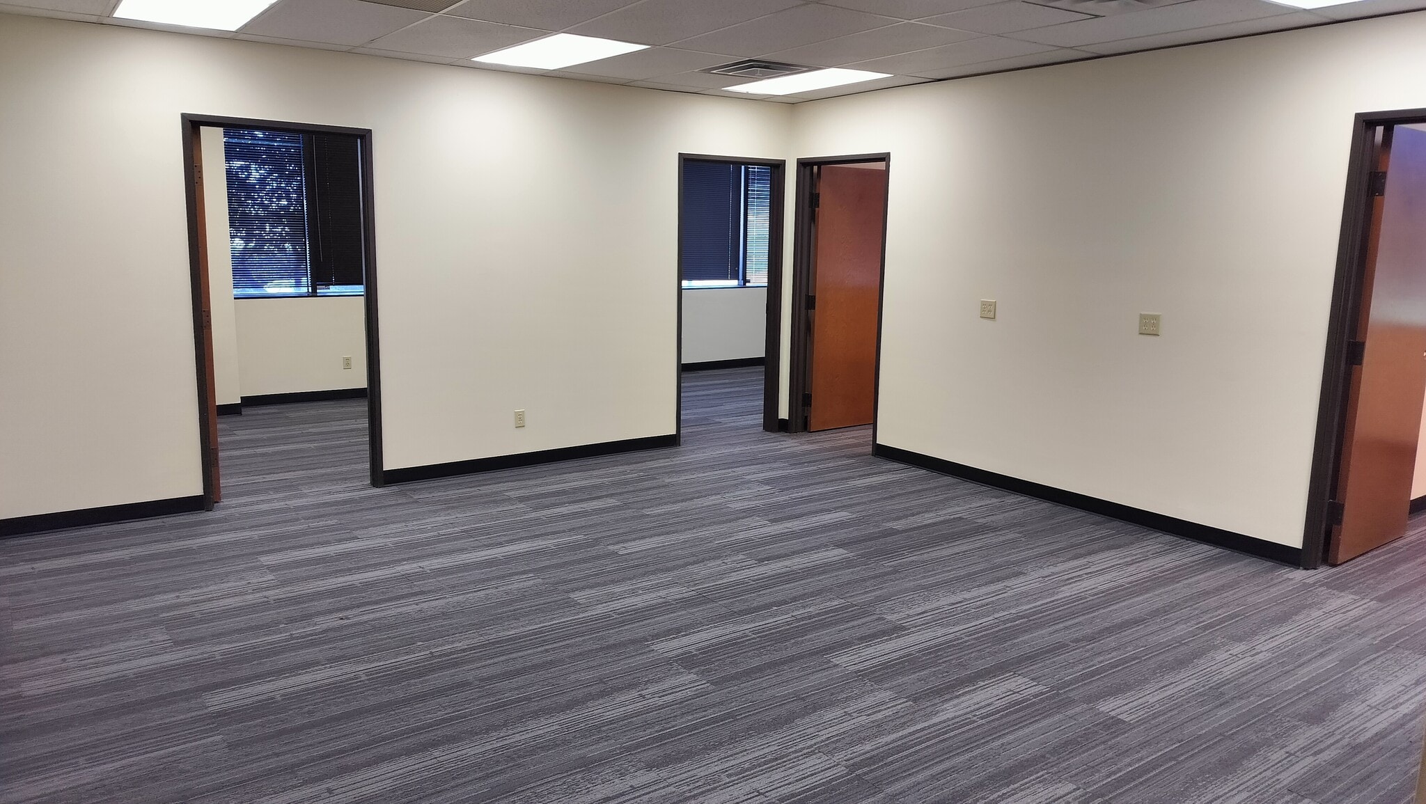 2000 N Central Expy, Plano, TX for lease Interior Photo- Image 1 of 6