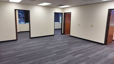 2000 N Central Expy, Plano, TX for lease Interior Photo- Image 1 of 6