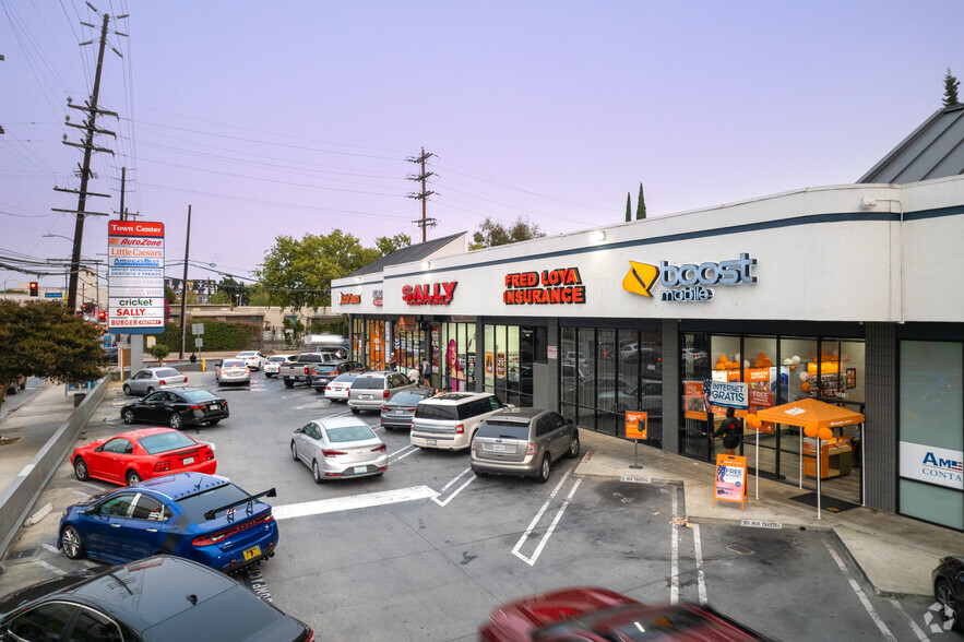 5800-5940 Santa Monica Blvd, Los Angeles, CA for lease - Building Photo - Image 3 of 6