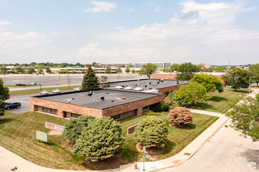 3710 Commercial Ave, Northbrook, IL for lease - Aerial - Image 3 of 4