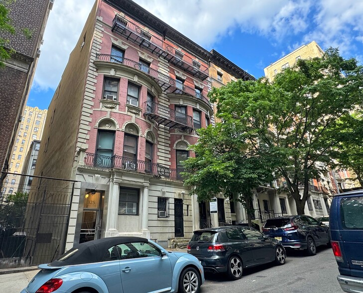 323 W 100th St, New York, NY for sale - Building Photo - Image 1 of 15