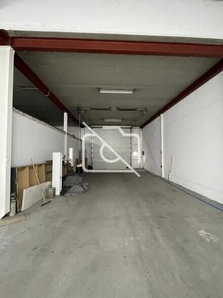Flex in Buc for lease - Interior Photo - Image 1 of 7