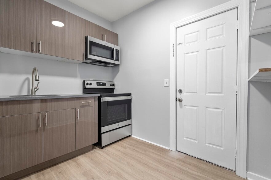 Whittier Portfolio portfolio of 2 properties for sale on LoopNet.com - Interior Photo - Image 3 of 12