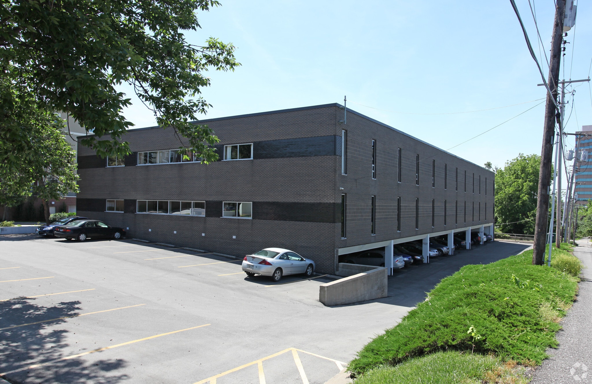 4420 Madison Ave, Kansas City, MO for lease Building Photo- Image 1 of 6