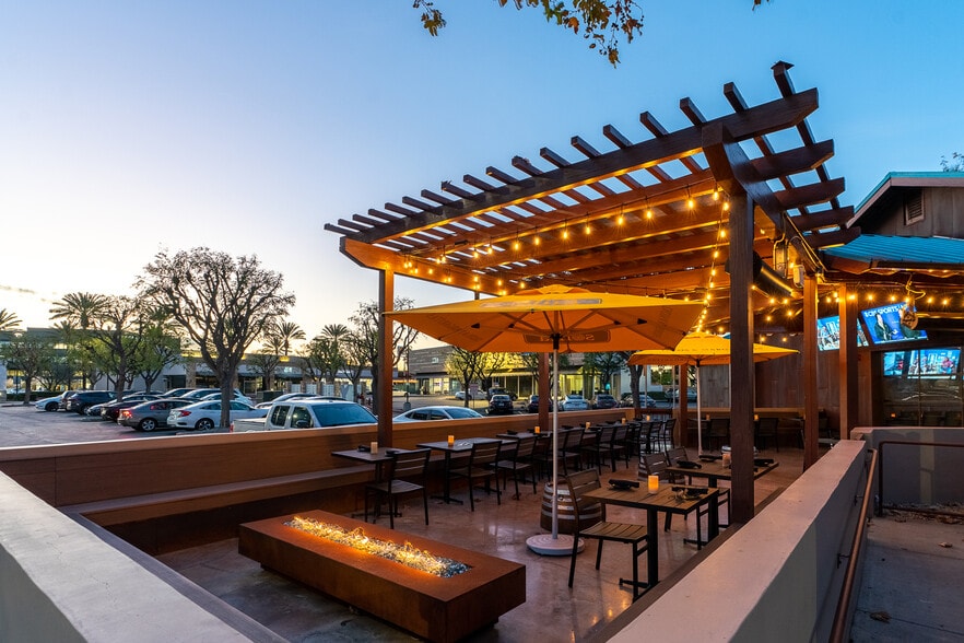 2438 E Katella Ave, Anaheim, CA for lease - Building Photo - Image 2 of 7