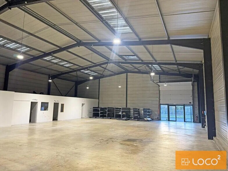 73 Rue Des Pyrénées, Grenade for lease - Interior Photo - Image 2 of 8