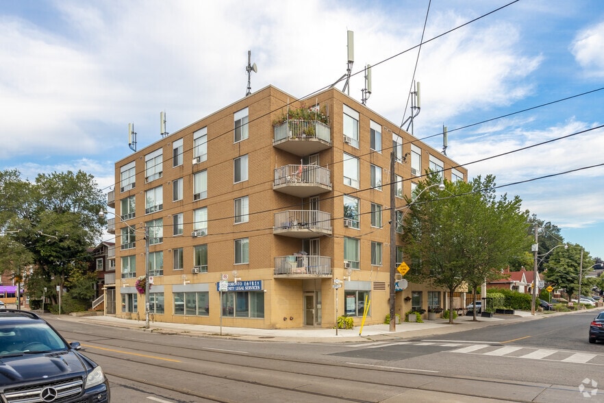 1320 Gerrard St, Toronto, ON for sale - Primary Photo - Image 1 of 1