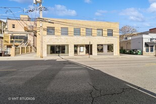 119-121 Calhoun St, Woodstock IL - Commercial Real Estate