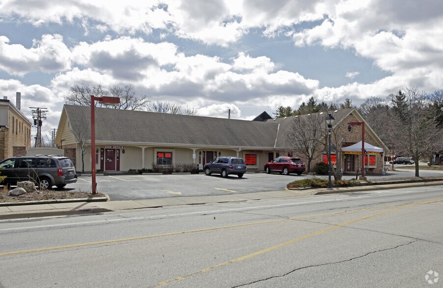 13475 Watertown Plank Rd, Elm Grove, WI for sale - Primary Photo - Image 1 of 1