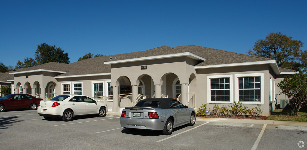 4242-4244 W Linebaugh Ave, Tampa, FL for lease - Primary Photo - Image 1 of 34