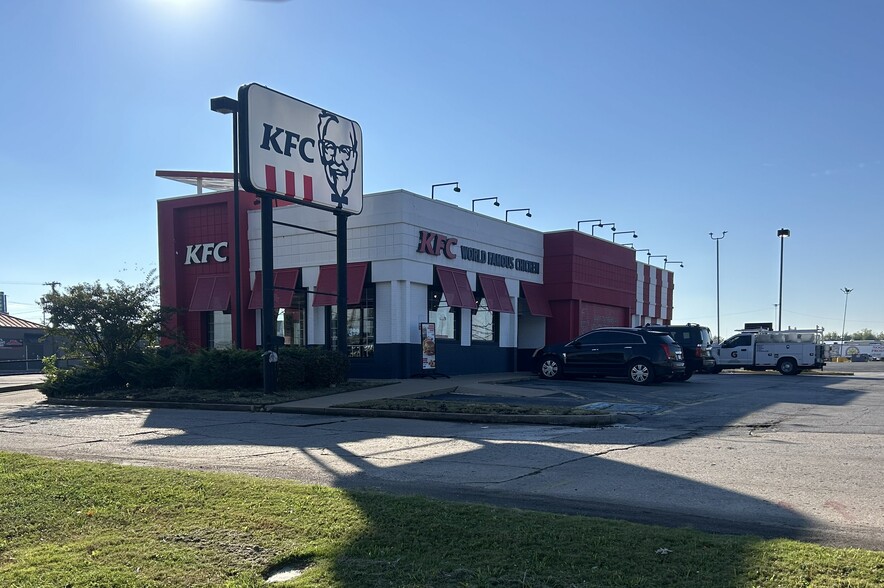 11104 E 21st St, Tulsa, OK for sale - Building Photo - Image 2 of 3