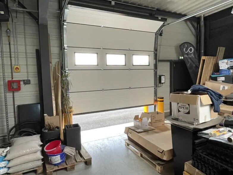 Retail in Bresles for lease - Interior Photo - Image 2 of 3