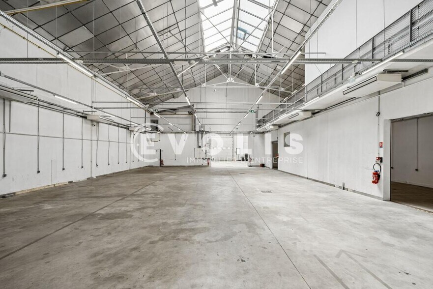 Flex in Ivry-sur-Seine for lease - Interior Photo - Image 1 of 16