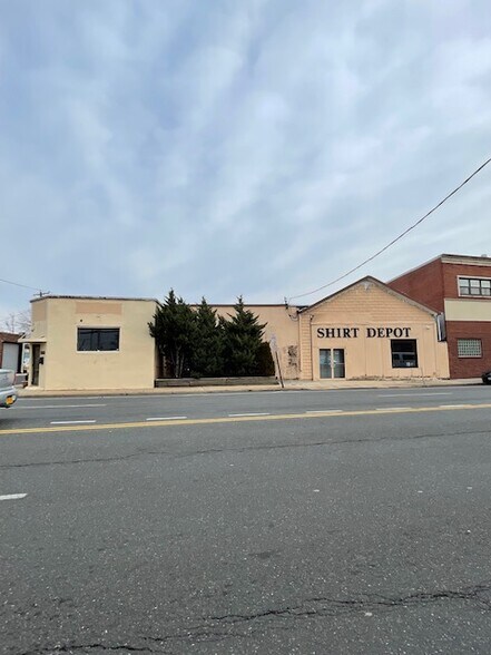 258 Herricks Rd, Mineola, NY for sale - Building Photo - Image 1 of 1