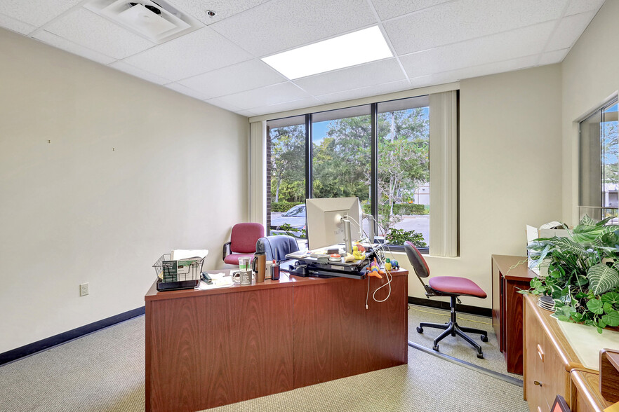 5620 W Sligh Ave, Tampa, FL for lease - Interior Photo - Image 3 of 28