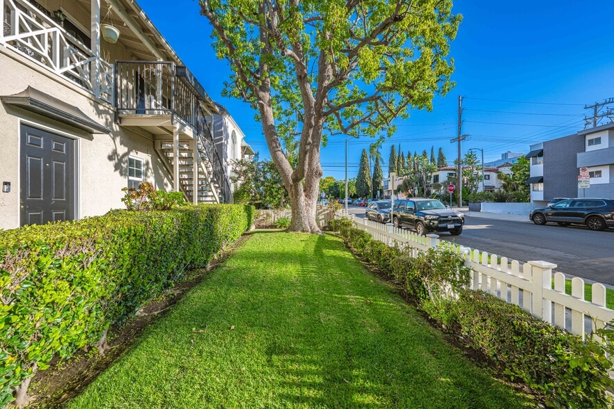 751 N Hayworth Ave, Los Angeles, CA for sale - Building Photo - Image 3 of 35