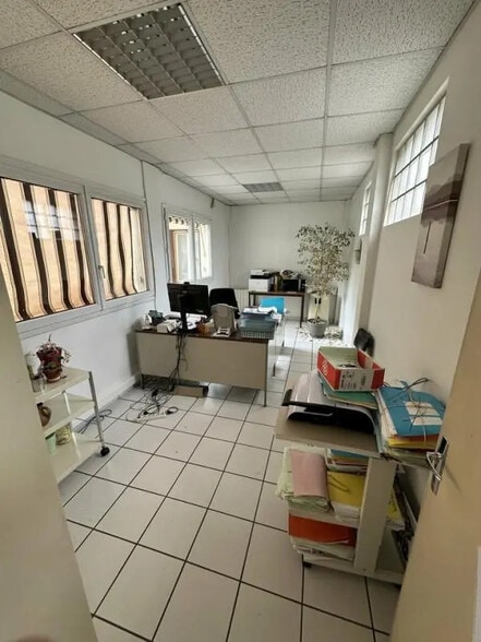 Flex in Maisons-Alfort for sale - Interior Photo - Image 3 of 5