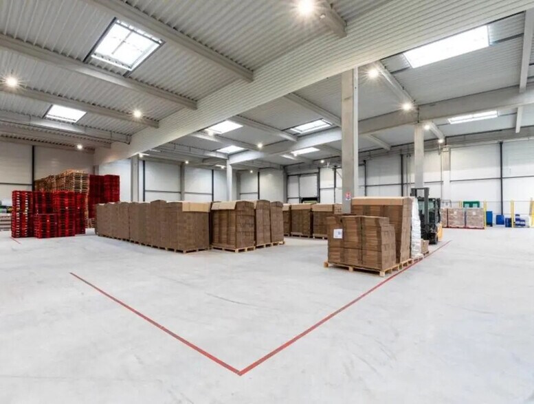 Office in Sucy-en-Brie for lease - Interior Photo - Image 3 of 4