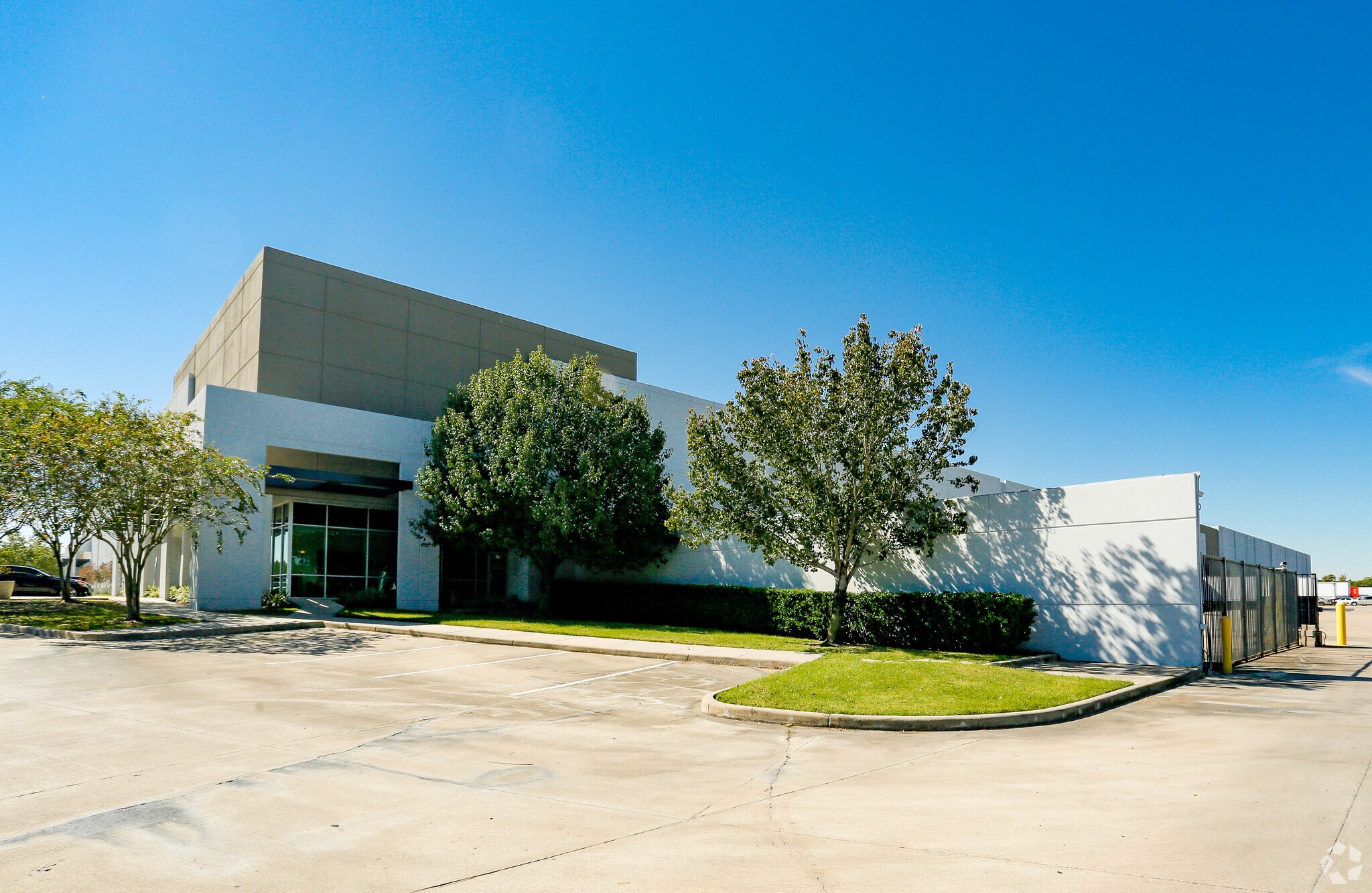 1601 Gillingham Ln, Sugar Land, TX for sale Primary Photo- Image 1 of 1