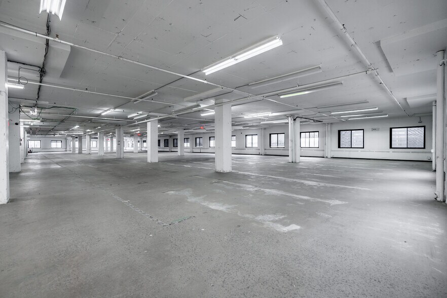 9292 Rue Meilleur, Montréal, QC for lease - Interior Photo - Image 2 of 19