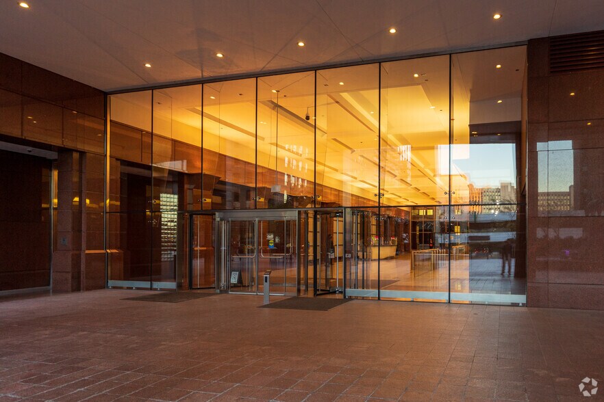 425 S Financial Pl, Chicago, IL for lease - Building Photo - Image 2 of 14