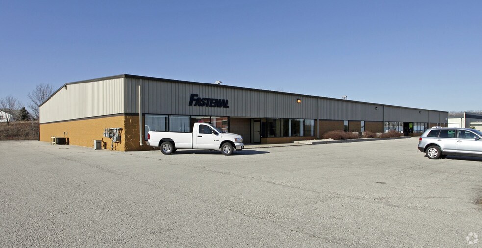 2220-2224 Stonebridge Rd, West Bend, WI for sale - Primary Photo - Image 1 of 1