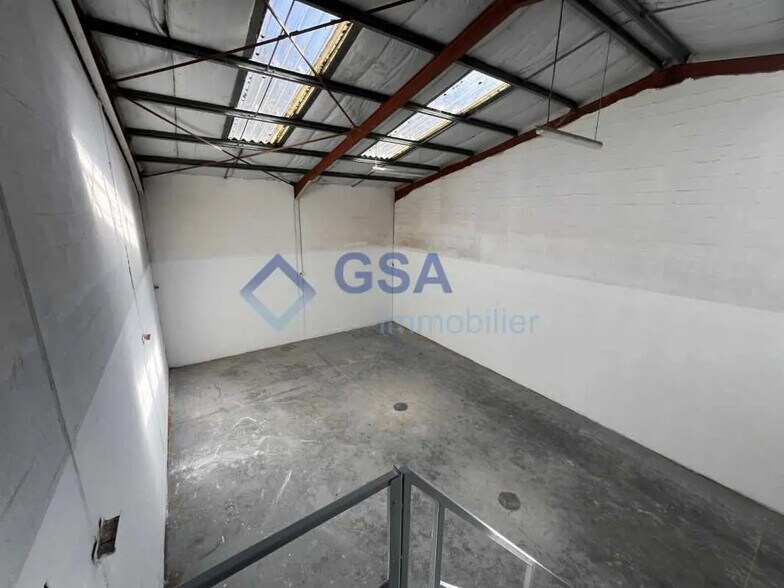 Office in Lisses for lease - Interior Photo - Image 2 of 9