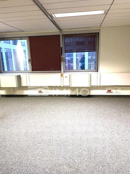 Office in Noisy-le-Grand for lease - Building Photo - Image 3 of 9