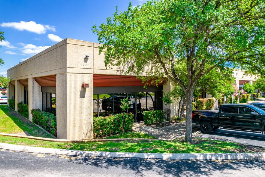 1006-1030 Central Pky S, San Antonio, TX for lease - Building Photo - Image 3 of 8