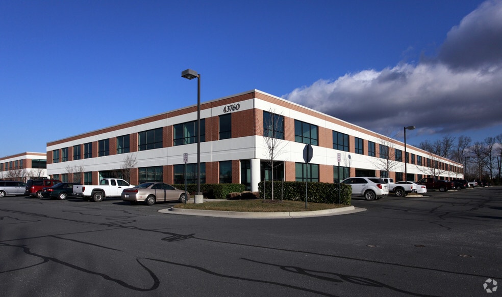 43760 Trade Center Pl, Sterling, VA for lease - Building Photo - Image 1 of 11