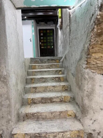 Retail in Cannes for lease - Building Photo - Image 2 of 9