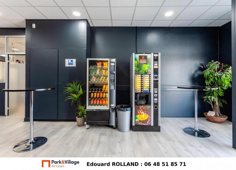 Office in Rillieux-la-Pape for lease - Building Photo - Image 2 of 4