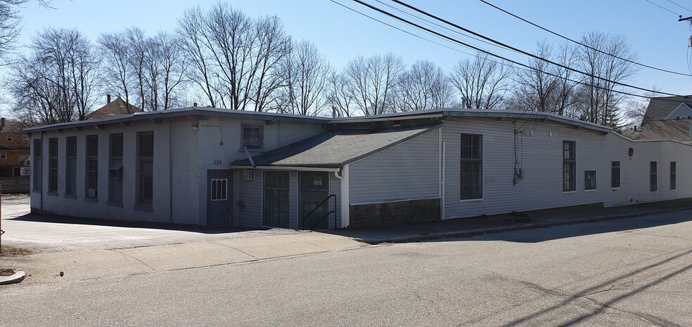 129 Ballou St, Woonsocket, RI for sale - Building Photo - Image 1 of 1