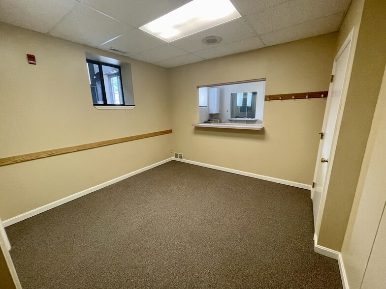 41 Main St, Florence, MA for lease - Interior Photo - Image 3 of 9