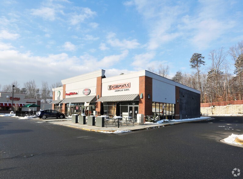 1605 Jefferson Davis Hwy, Fredericksburg, VA for sale - Primary Photo - Image 1 of 1