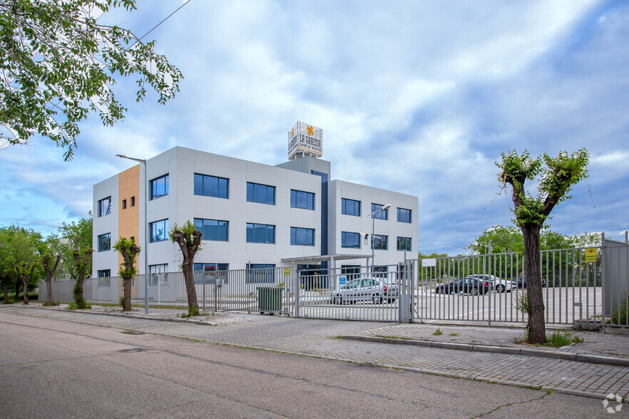 Office in Alcalá de Henares, Madrid for sale - Primary Photo - Image 1 of 2
