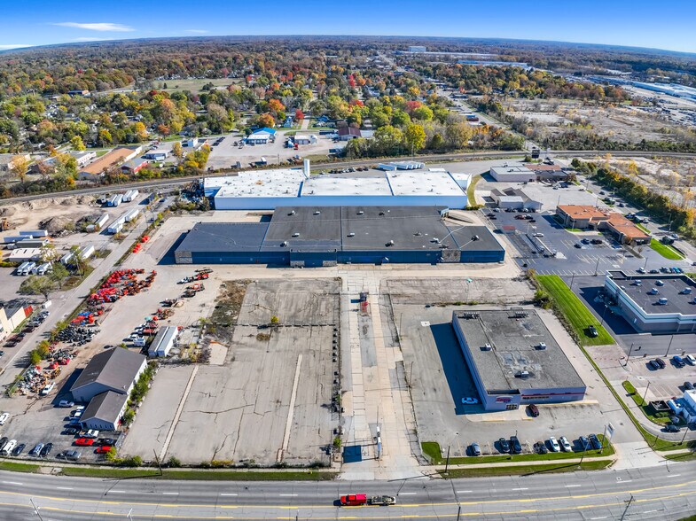 2010 N Dort Hwy, Flint, MI for lease - Building Photo - Image 1 of 35