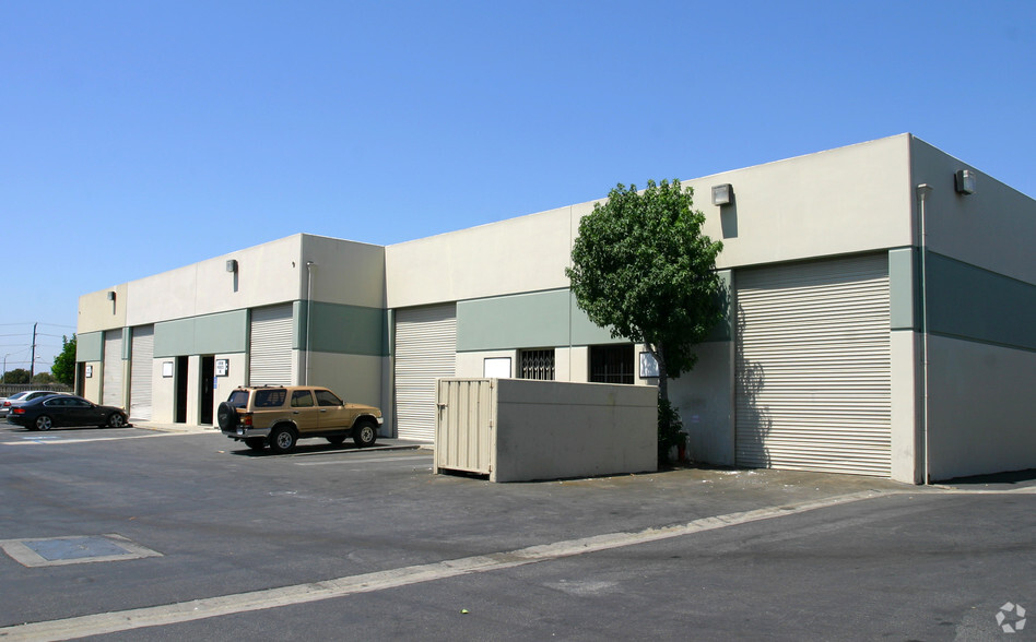 13210 Estrella Ave, Gardena, CA for lease - Primary Photo - Image 2 of 2