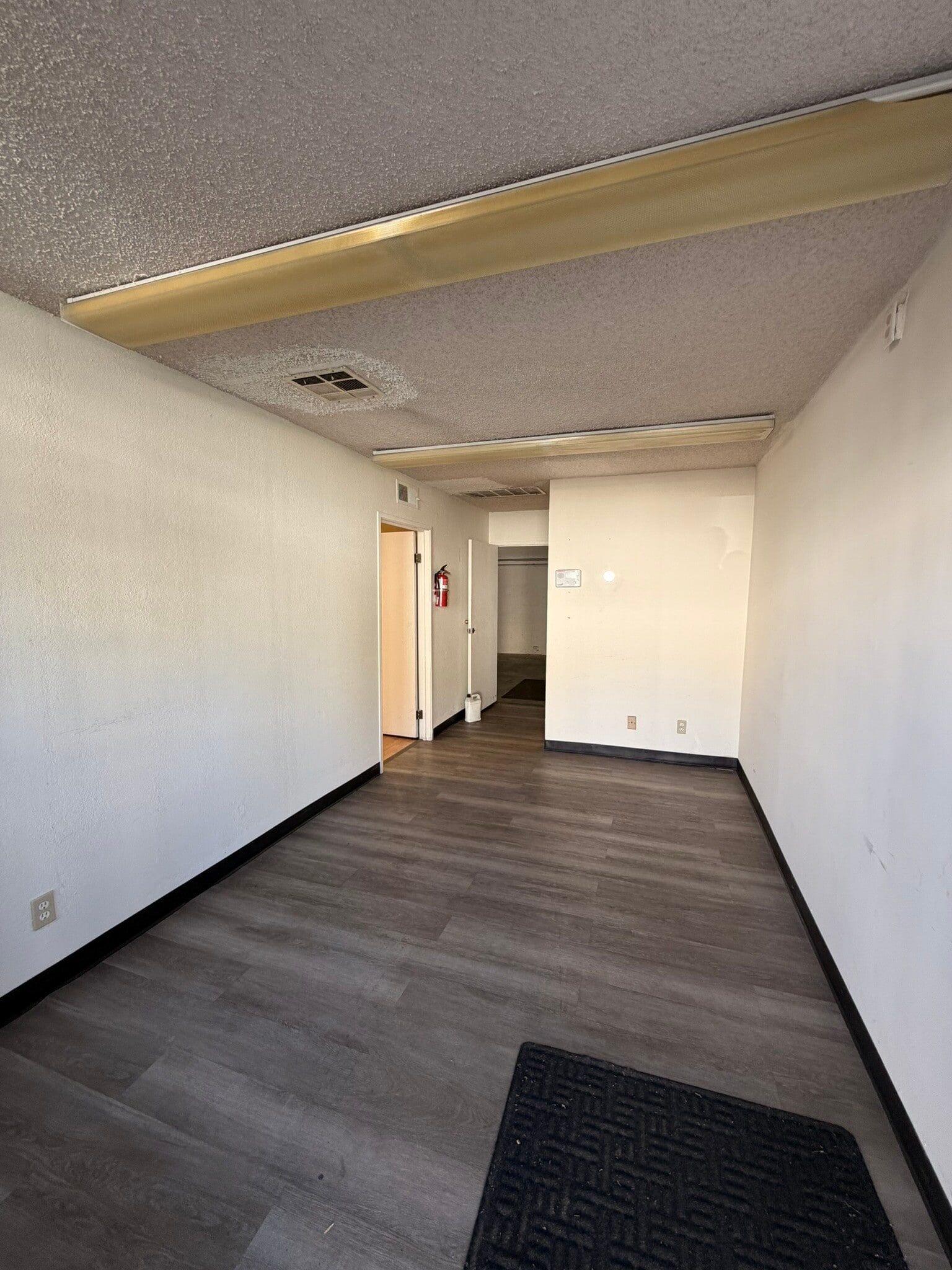 19509-19529 Business Center Dr, Northridge, CA for lease Interior Photo- Image 1 of 7