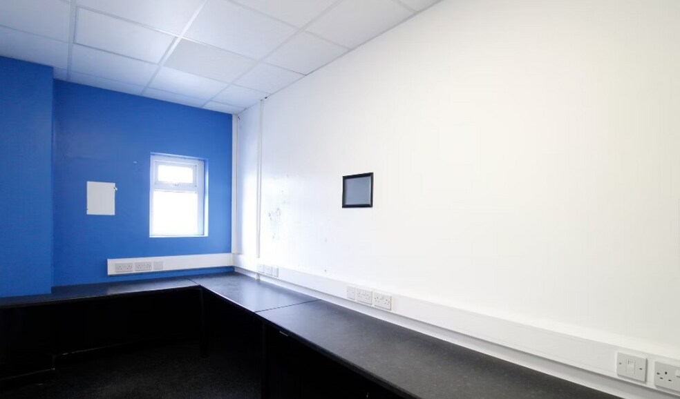 164-166 Dock St, Fleetwood for lease - Interior Photo - Image 2 of 6