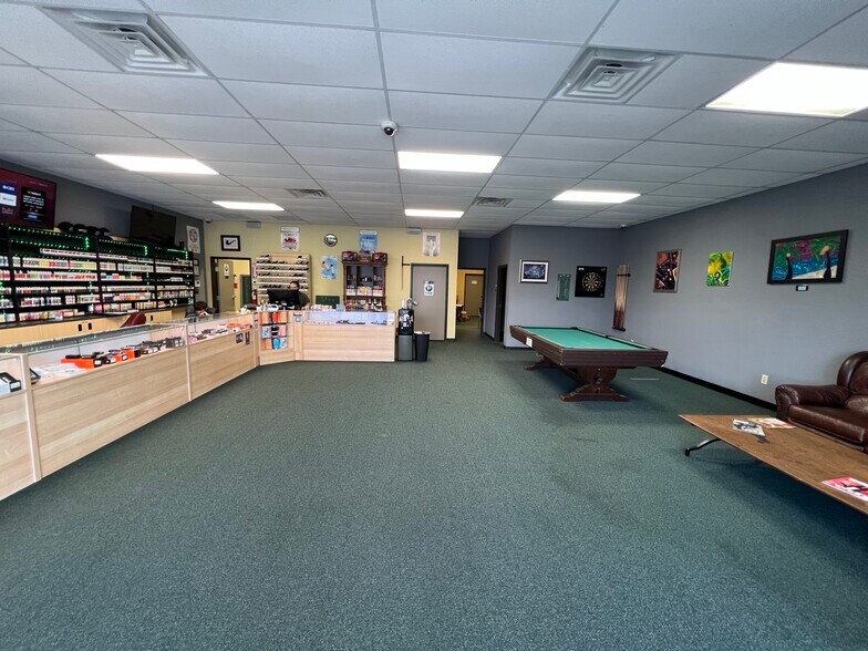 800 S Locust St, Denton, TX for sale - Interior Photo - Image 2 of 12