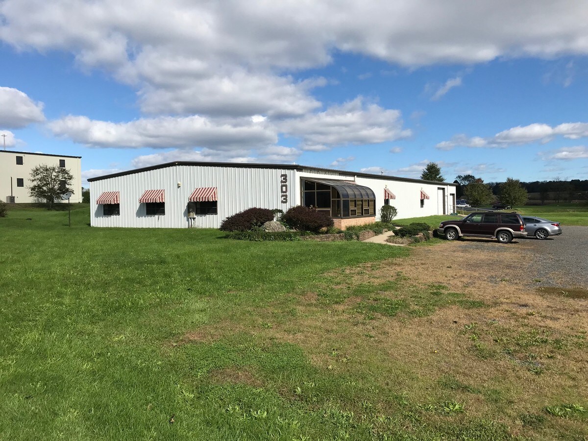 303 Big Rd, Zieglerville, PA 19492