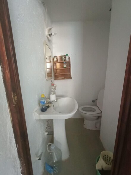 Retail in Cáceres for lease - Building Photo - Image 2 of 6