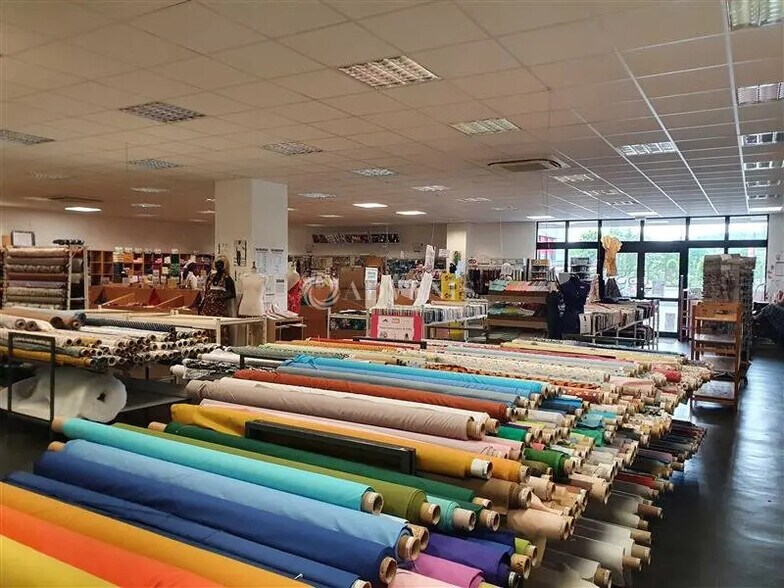 Retail in Périgueux for lease - Interior Photo - Image 3 of 3